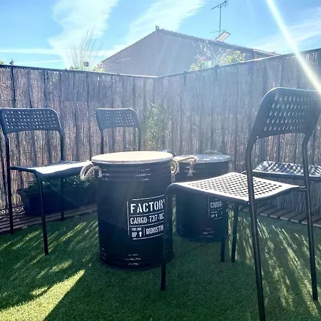 Rooftop Face A La Cite 'rfc' ベッド・アンド・ブレックファスト