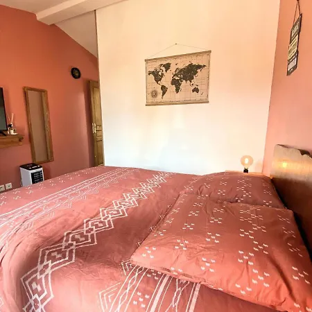 Alojamento de Acomodação e Pequeno-almoço Rooftop Face à La Cité 'rfc'